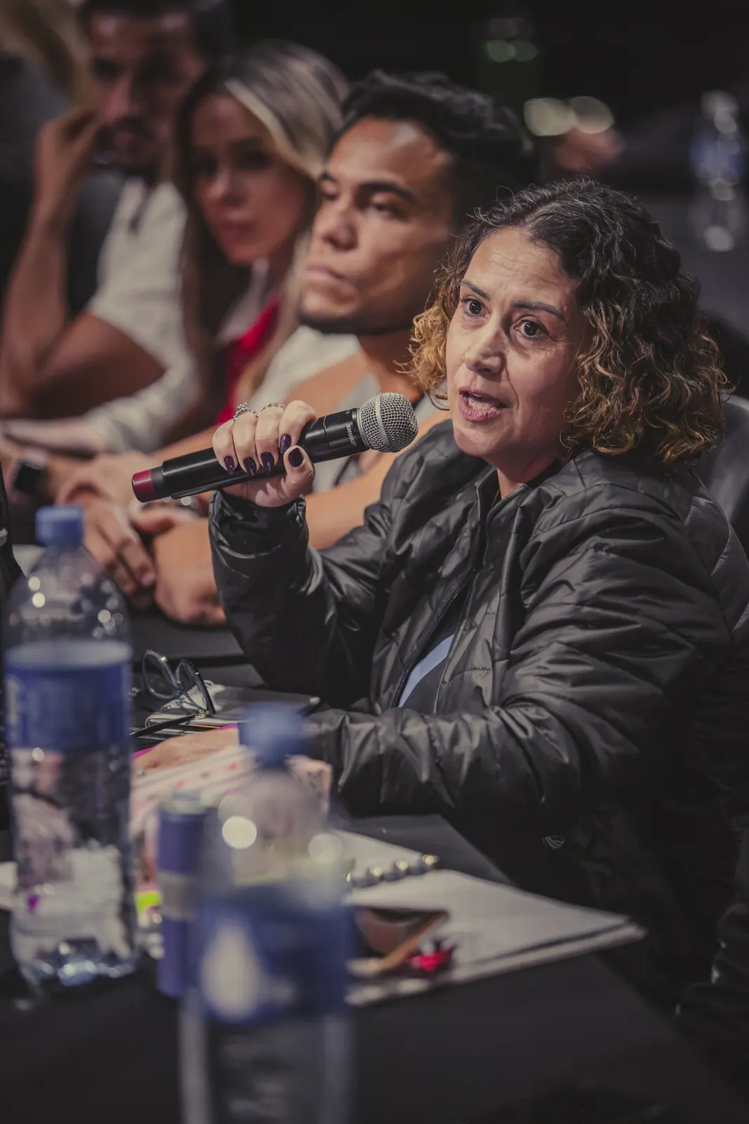 Participante fala ao microfone na plateia do MTOR Experience — ORB Audiovisual