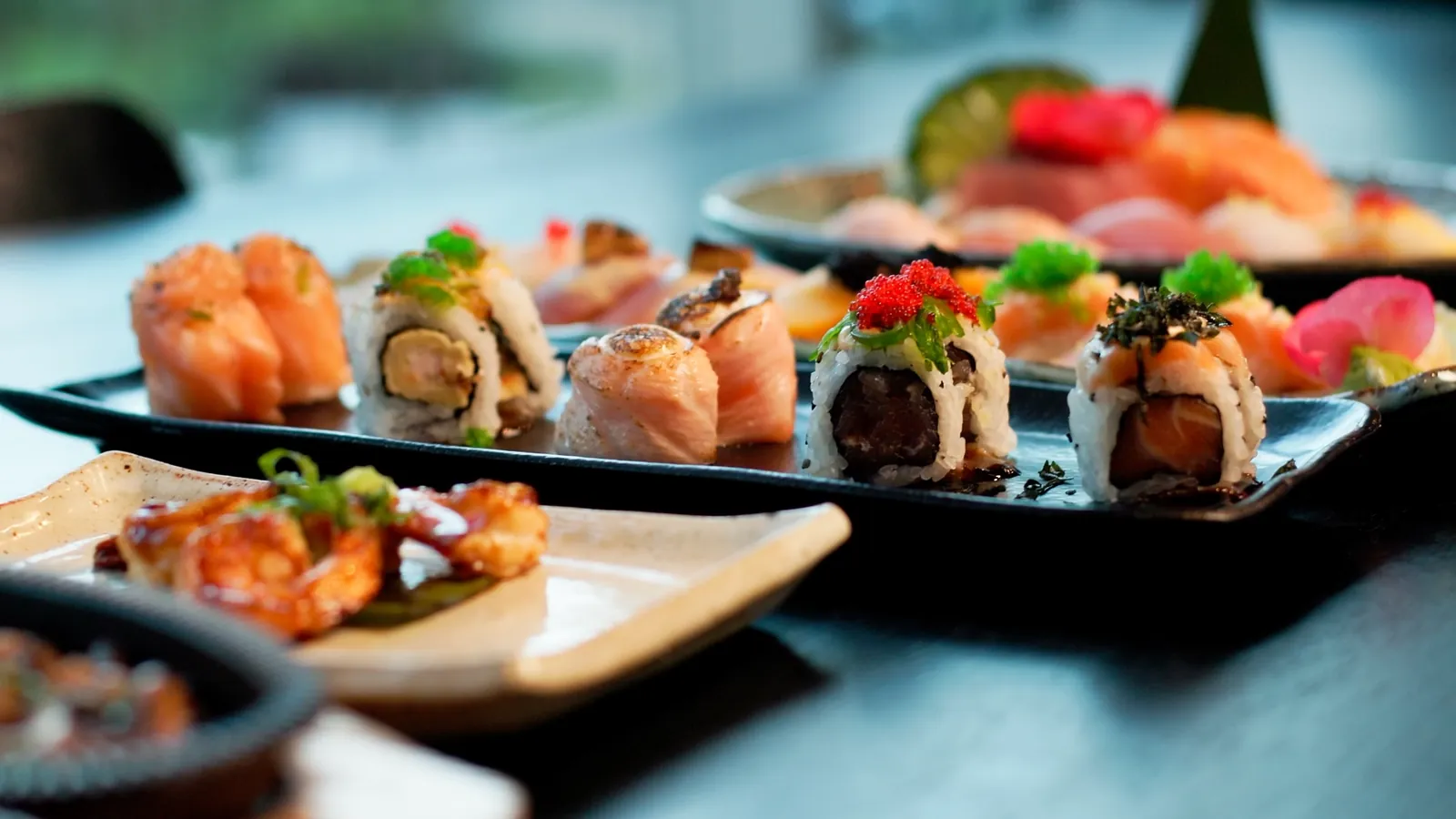 Travessa de sushis e uramakis do Nagairô Sushi — ORB Audiovisual
