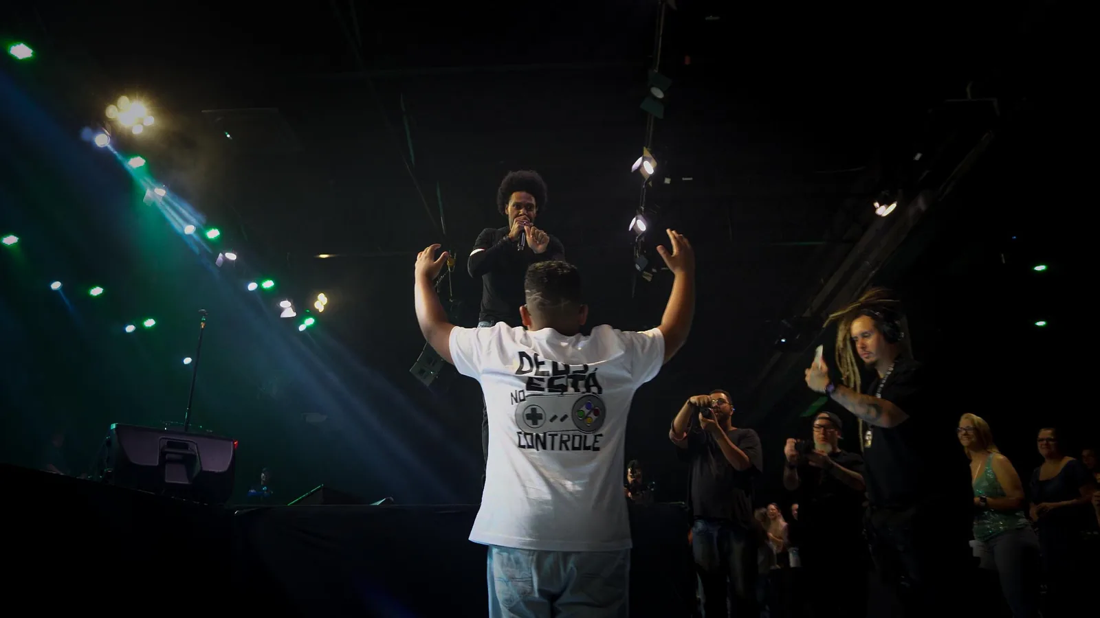 Cinematic frame from Thalles Roberto live show by ORB Audiovisual