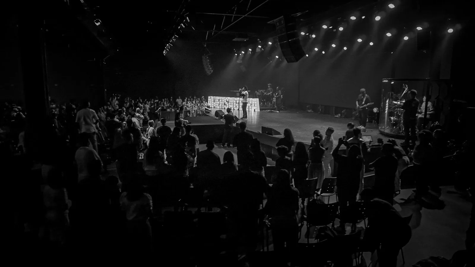 Cinematic frame from Thalles Roberto live show by ORB Audiovisual