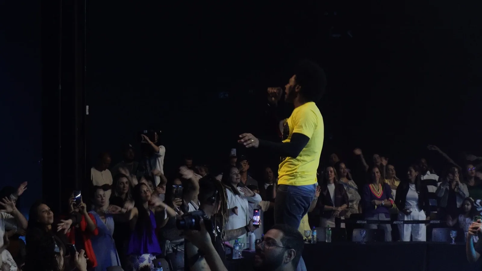 Cinematic frame from Thalles Roberto live show by ORB Audiovisual