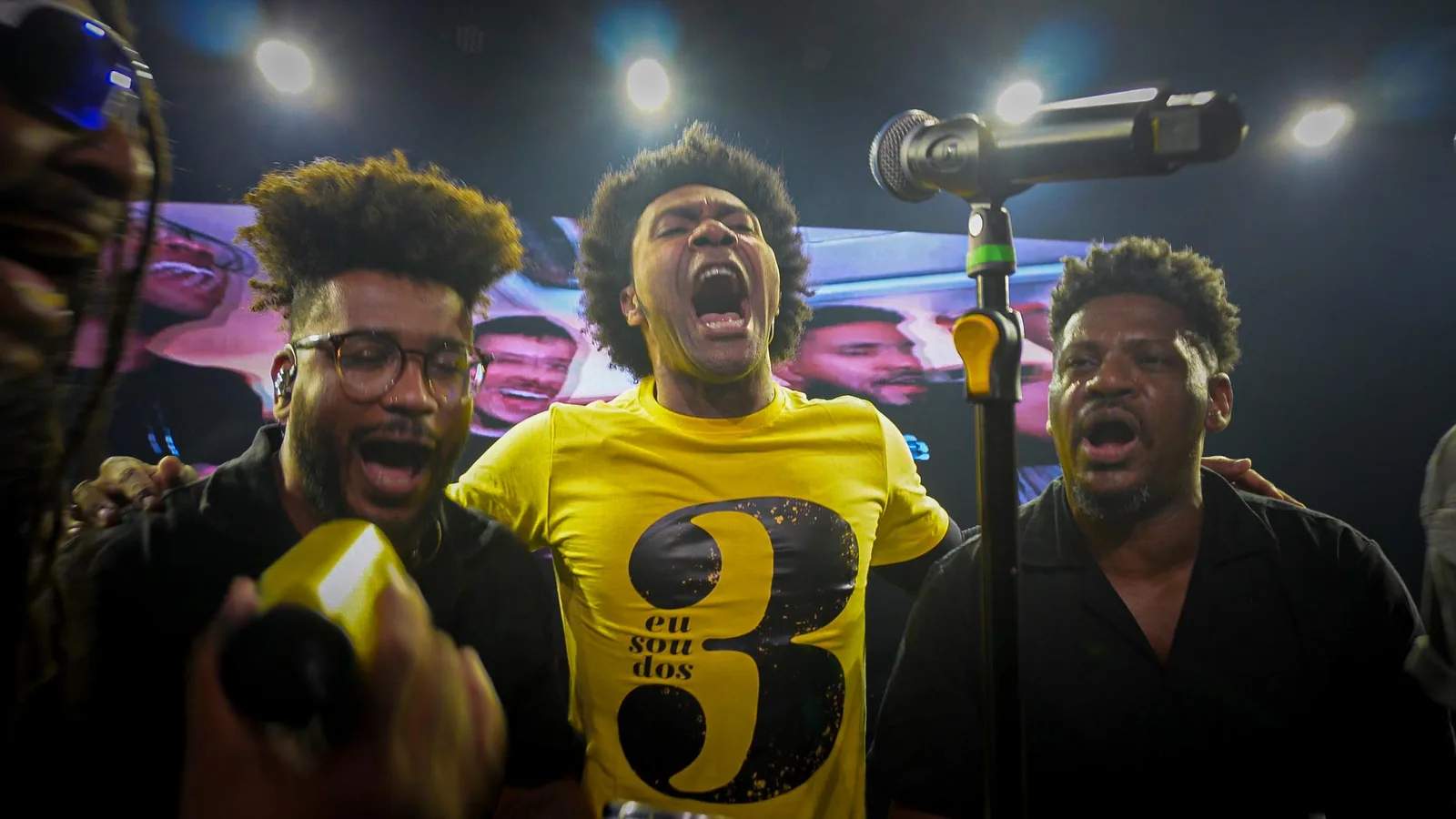 Cinematic frame from Thalles Roberto live show by ORB Audiovisual