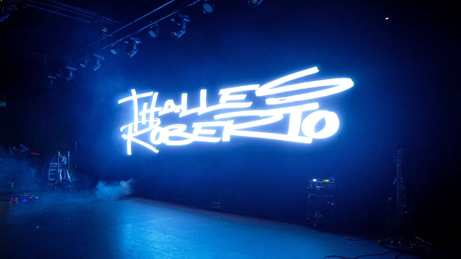 Cinematic frame from Thalles Roberto live show by ORB Audiovisual